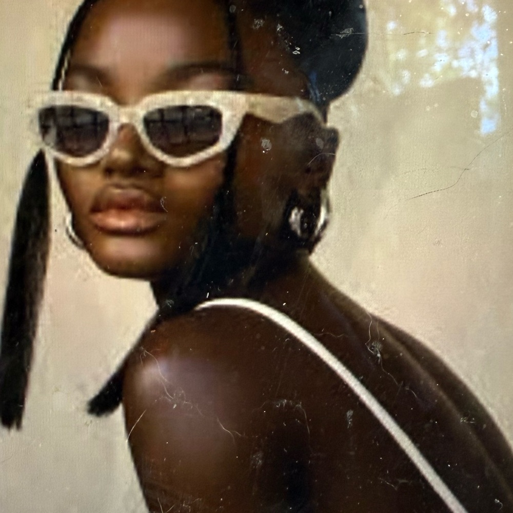 DEZI ‘On Read’ White Sunglasses